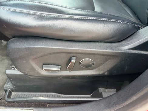 Used 2018 Ford Edge Titanium w/ Technology Package image 17