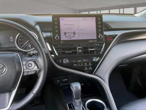 Used 2024 Toyota Camry XLE FWD image 9