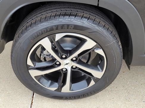 New 2026 Chevrolet Trax RS w/ Sunroof Package image 5