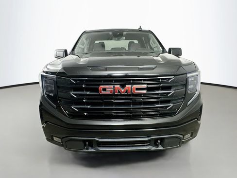 Used 2023 GMC Sierra 1500 Elevation RWD image 2