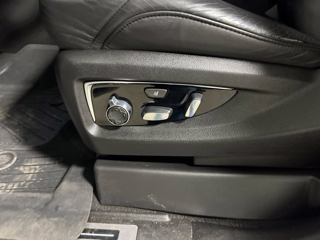 Used 2019 Cadillac Escalade Platinum AWD/4WD image 30
