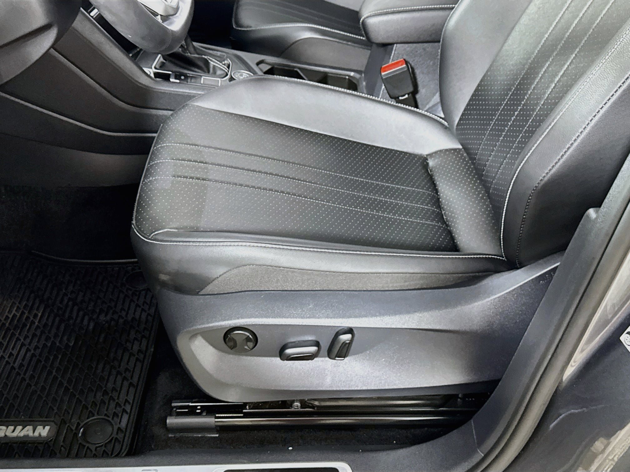 Used 2023 Volkswagen Tiguan SE R-Line AWD/4WD image 22