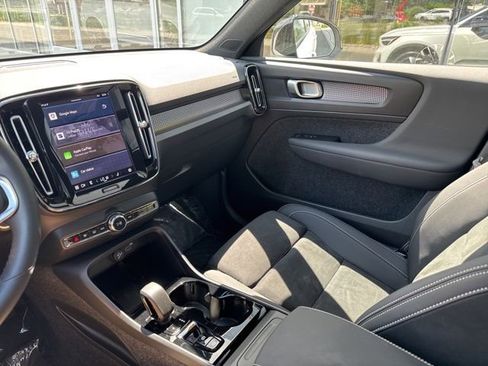 Used 2025 Volvo XC40 B5 Plus AWD/4WD image 21