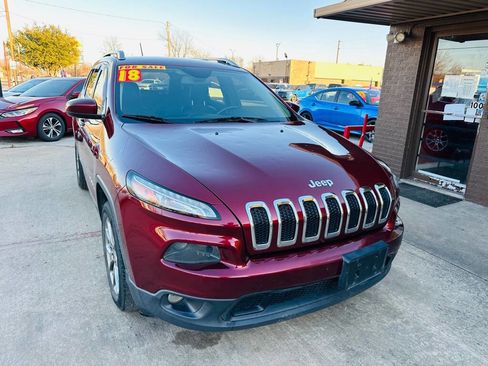Used 2018 Jeep Cherokee Latitude Plus image 7