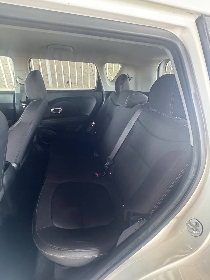 Used 2016 Kia Soul FWD image 23