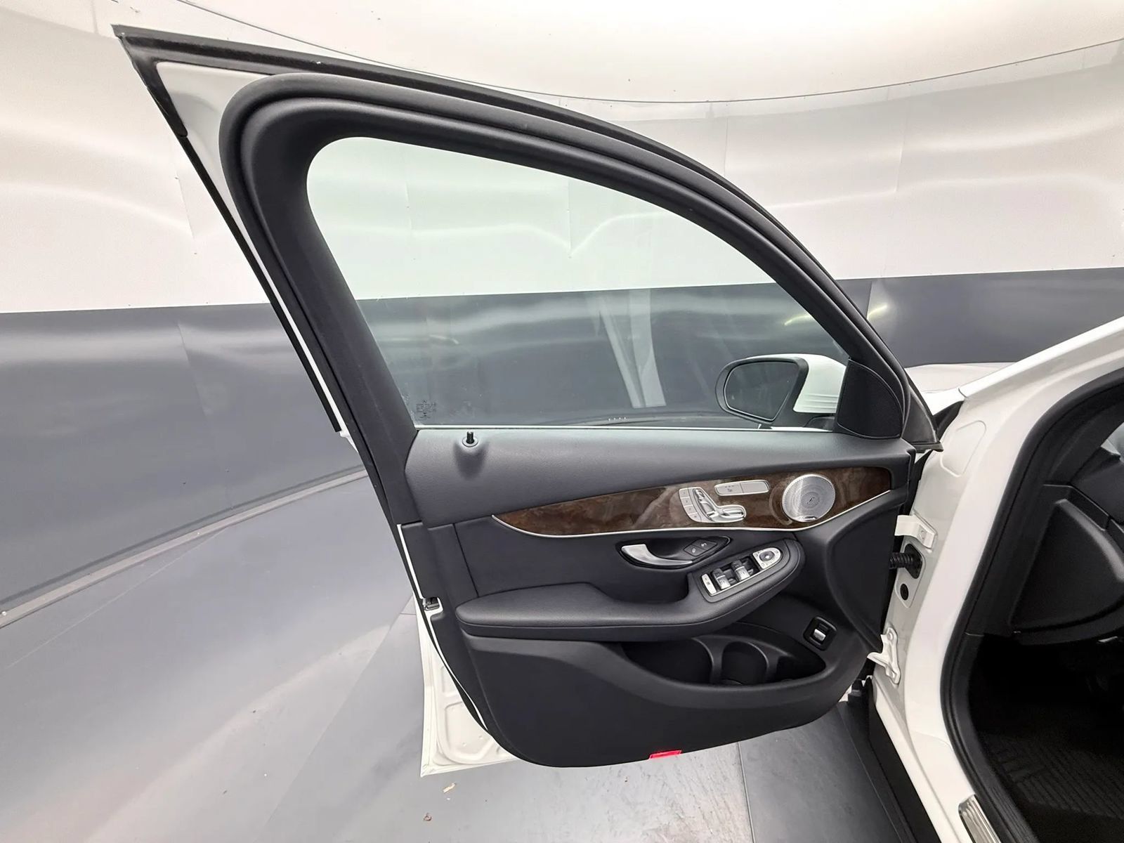 Used 2018 Mercedes-Benz GLC 300 4MATIC image 33