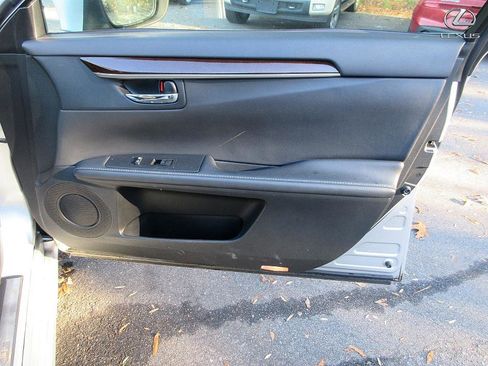 Used 2013 Lexus ES 350 image 19