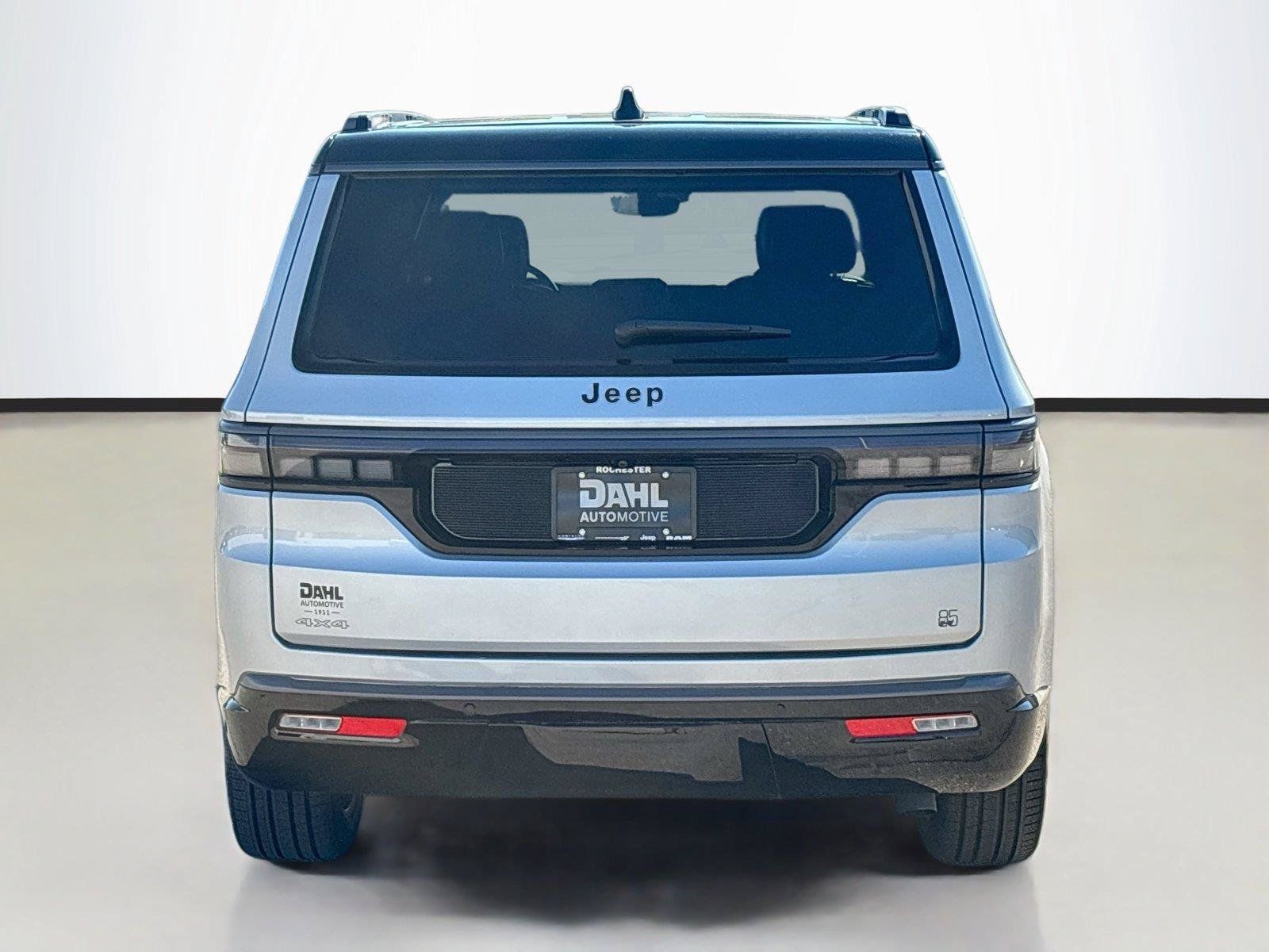 Used 2026 Jeep Grand Wagoneer 4WD image 12