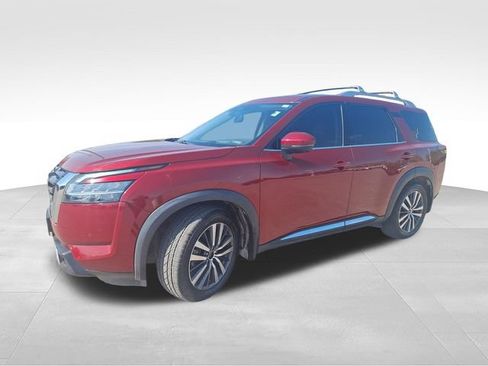 Used 2022 Nissan Pathfinder Platinum w/ Cargo Package AWD/4WD image 3
