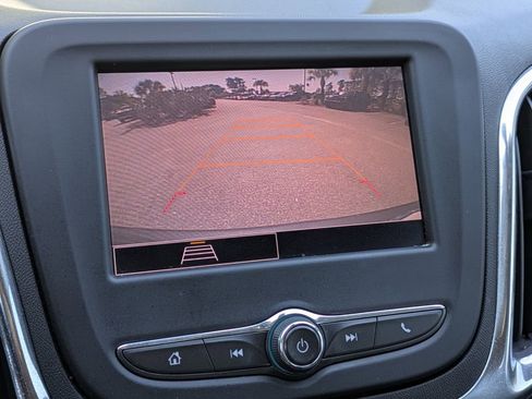 Used 2022 Chevrolet Equinox LS w/ LS Convenience Package image 21