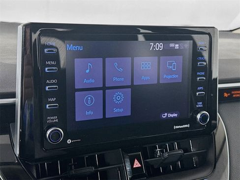 Used 2021 Toyota Corolla LE image 19