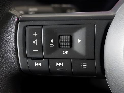 Used 2025 Nissan Kicks SV w/ SV Premium Package image 22