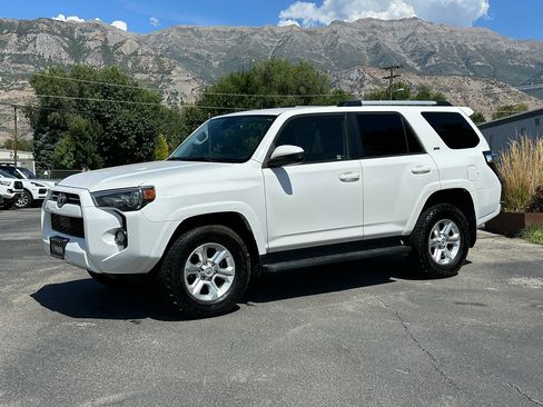 Used 2020 Toyota 4Runner SR5 AWD/4WD image 2