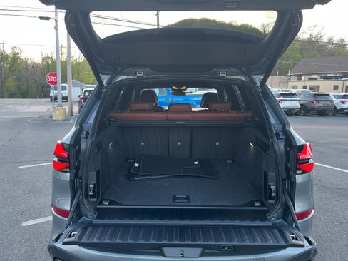 Used 2024 BMW X5 xDrive40i w/ M Sport Package image 7