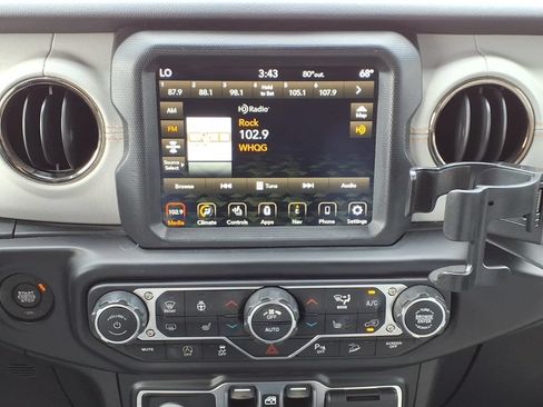 Used 2021 Jeep Wrangler Unlimited Sahara AWD/4WD image 17