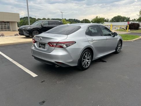 Used 2024 Toyota Camry XLE FWD image 3