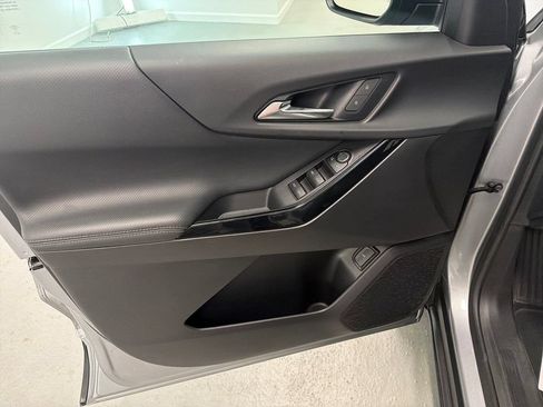 Used 2025 Chevrolet Equinox LT w/ Convenience Package II FWD image 11
