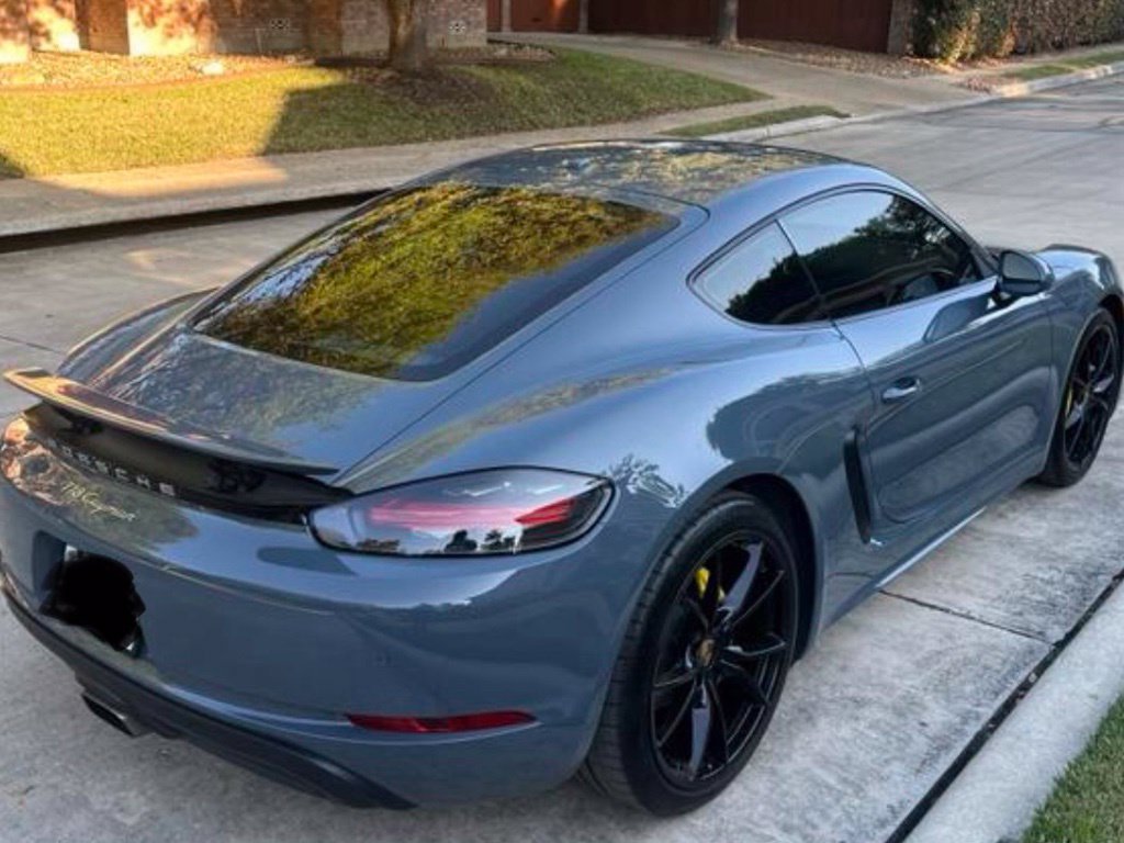 Used 2017 Porsche 718 Cayman RWD image 3
