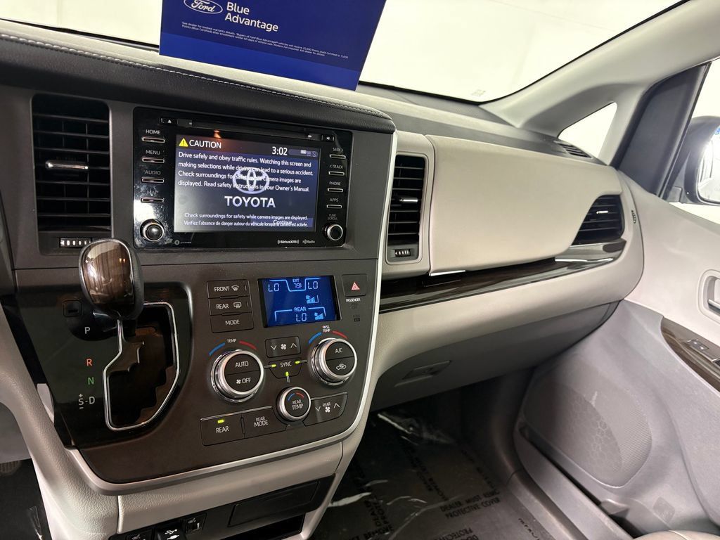 Used 2020 Toyota Sienna XLE FWD image 18