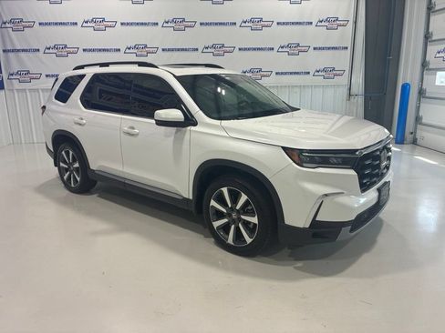 Used 2025 Honda Pilot Touring image 7