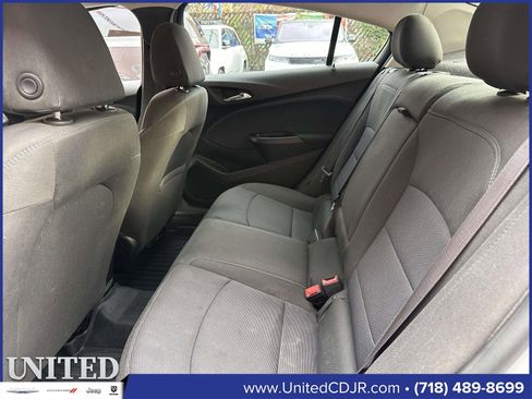 Used 2017 Chevrolet Cruze LT w/ Convenience Package image 13
