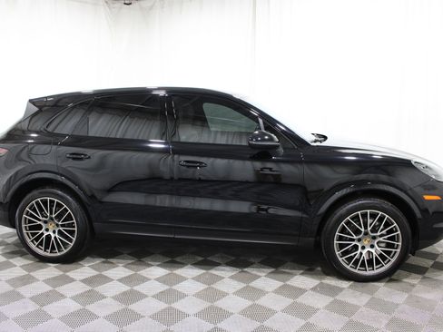 Used 2023 Porsche Cayenne Platinum Edition AWD/4WD image 29
