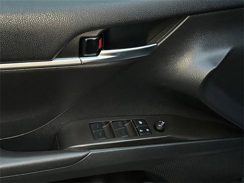 Certified 2023 Toyota Camry SE image 18