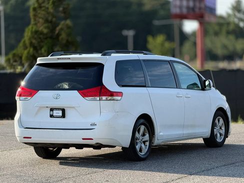Used 2012 Toyota Sienna LE FWD image 9