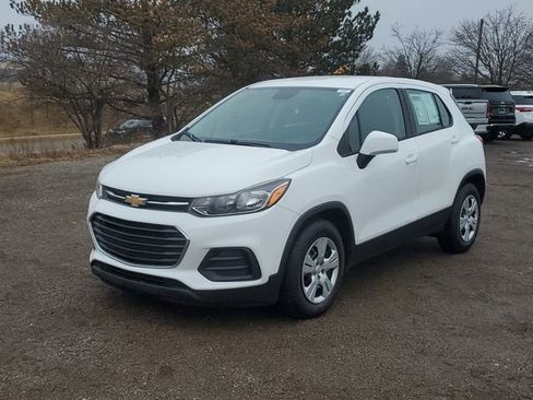 Used 2018 Chevrolet Trax LS image 2