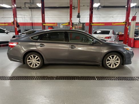 Used 2014 Toyota Avalon XLE Premium image 6
