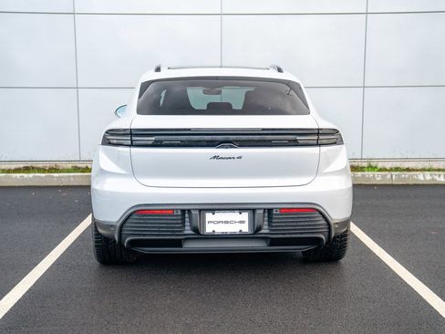 New 2026 Porsche Macan 4 Electric image 7