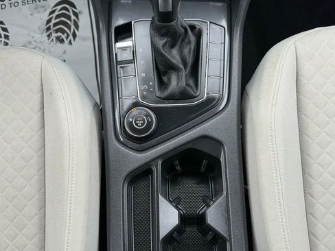 Used 2019 Volkswagen Tiguan S image 32