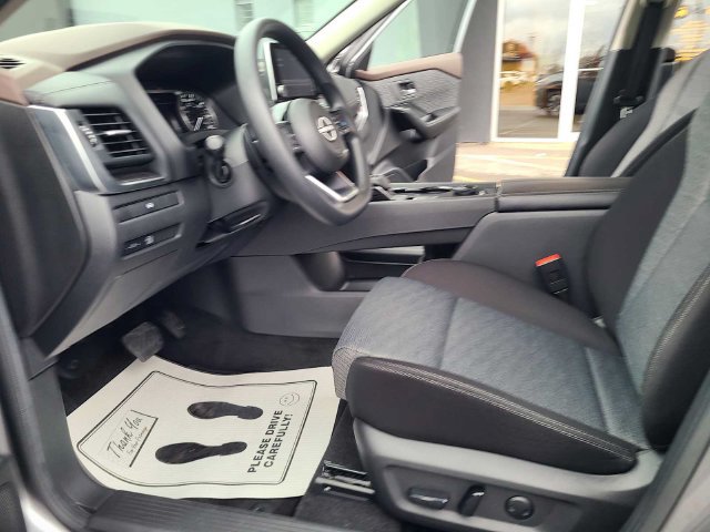 Used 2023 Nissan Rogue SV AWD/4WD image 14