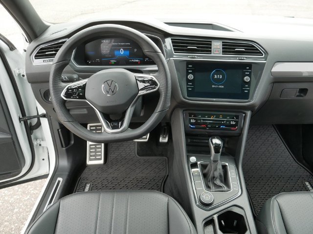 Certified 2024 Volkswagen Tiguan SE R-Line AWD/4WD image 19