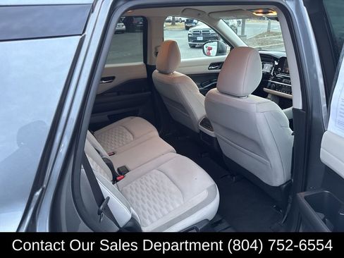 Used 2022 Nissan Pathfinder SV w/ SV Black Package image 15