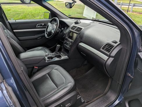 Used 2016 Ford Explorer XLT w/ Equipment Group 202A AWD/4WD image 6