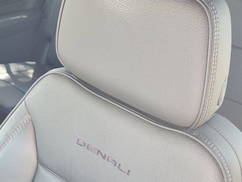 Used 2023 GMC Yukon Denali w/ LPO, Floor Liner Package AWD/4WD image 15