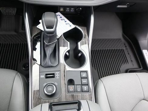 Used 2026 Toyota Highlander Limited image 7