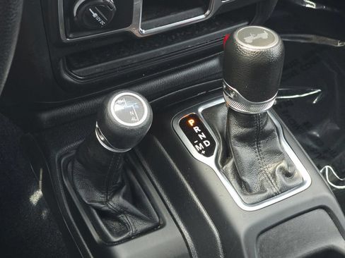 Used 2023 Jeep Wrangler Unlimited Sport AWD/4WD image 18