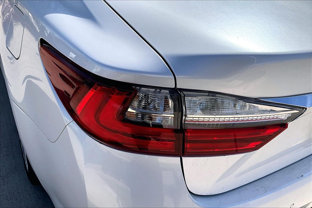 Used 2016 Lexus ES 350 w/ Luxury Package w/Wood Trim FWD image 36