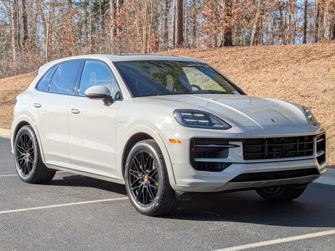 Certified 2025 Porsche Cayenne Coupe AWD/4WD image 9