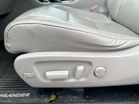 Used 2018 Toyota Highlander Limited Platinum AWD/4WD image 38