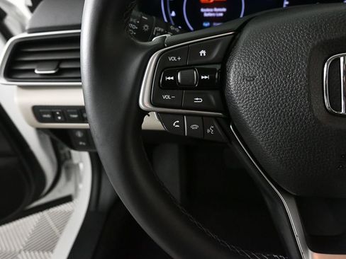 Used 2018 Honda Accord Touring image 10