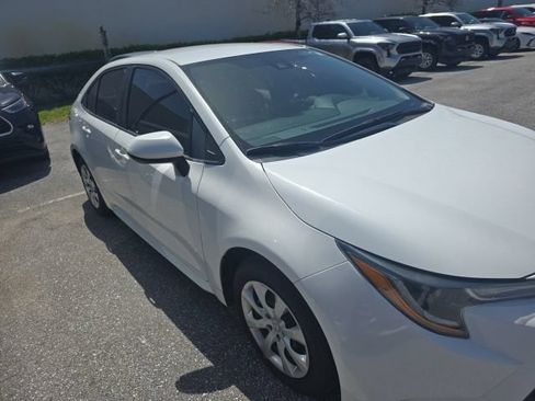 Used 2021 Toyota Corolla LE FWD image 10