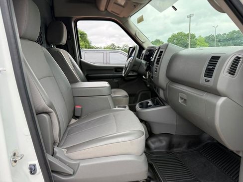 Used 2021 Nissan NV 2500 SV RWD image 19