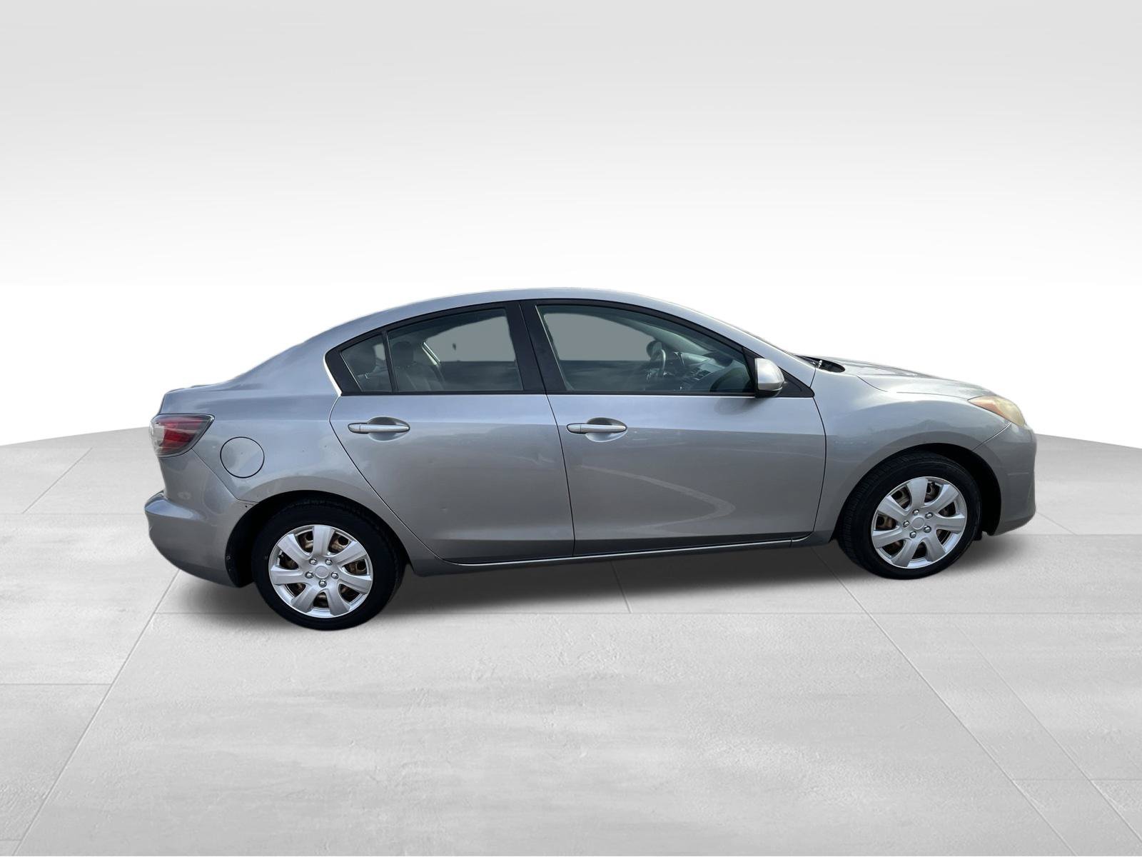 Used 2013 MAZDA MAZDA3 i SV FWD image 4