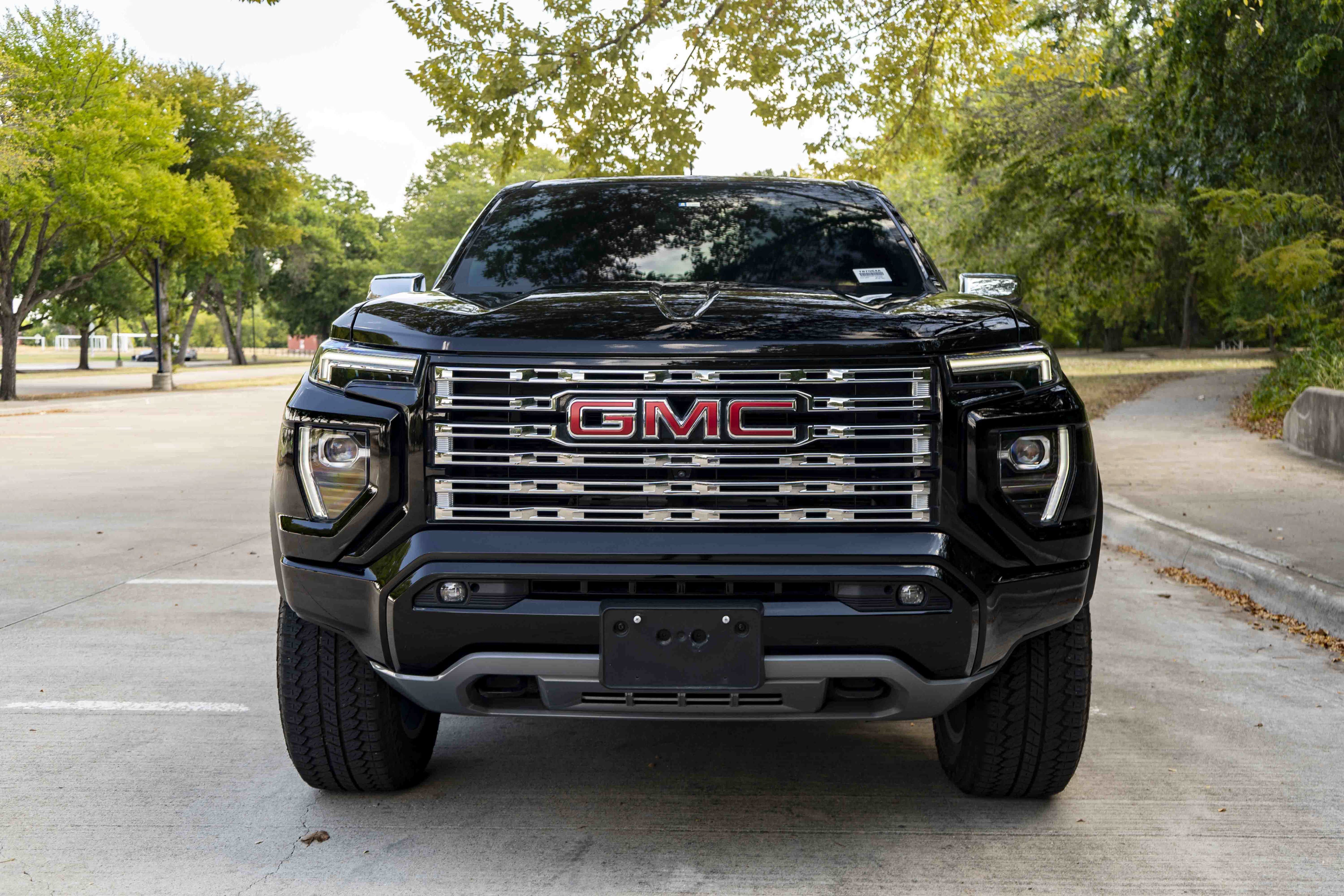 Used 2025 GMC Canyon Denali AWD/4WD image 3