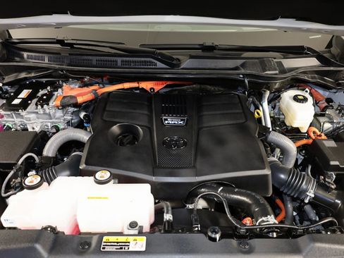 Used 2025 Toyota Sequoia Platinum image 36