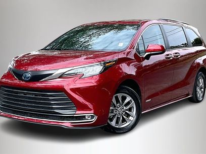 Used 2021 Toyota Sienna XLE