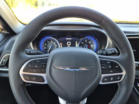 Used 2025 Chrysler Pacifica Select FWD image 20